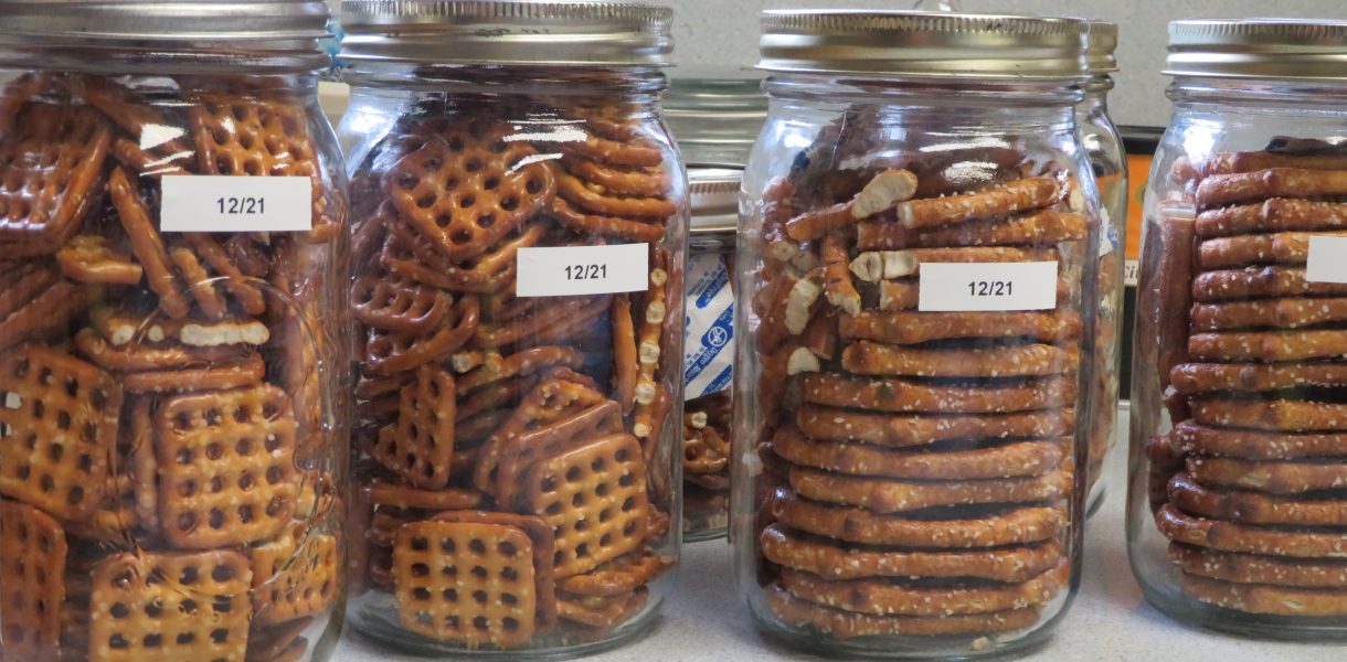 Dry-packed pretzels in quart canning jars